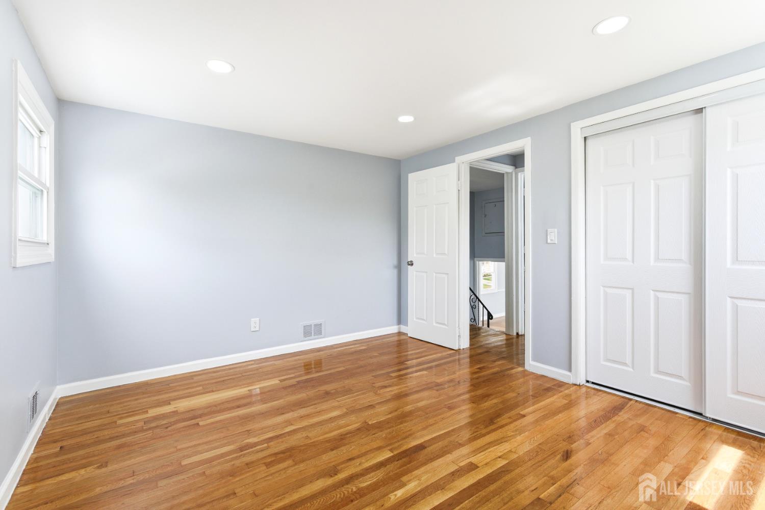 29 Swarthmore Drive Carteret NJ 07008