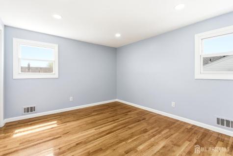 29 Swarthmore Drive Carteret NJ 07008