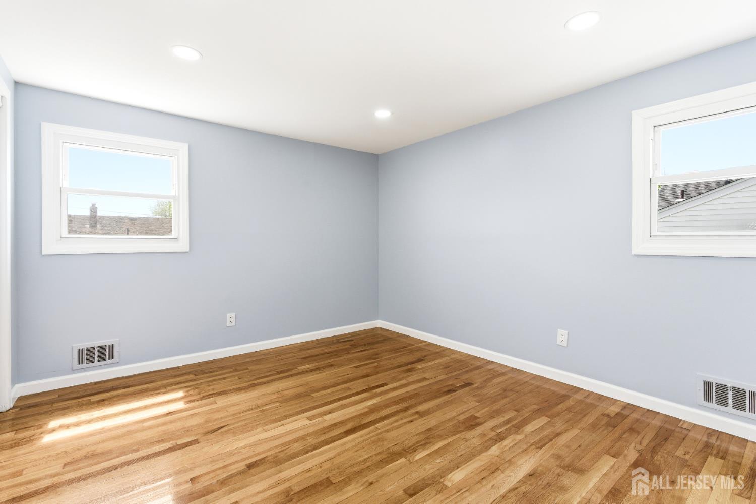 29 Swarthmore Drive Carteret NJ 07008