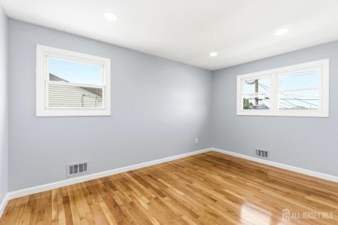29 Swarthmore Drive Carteret NJ 07008