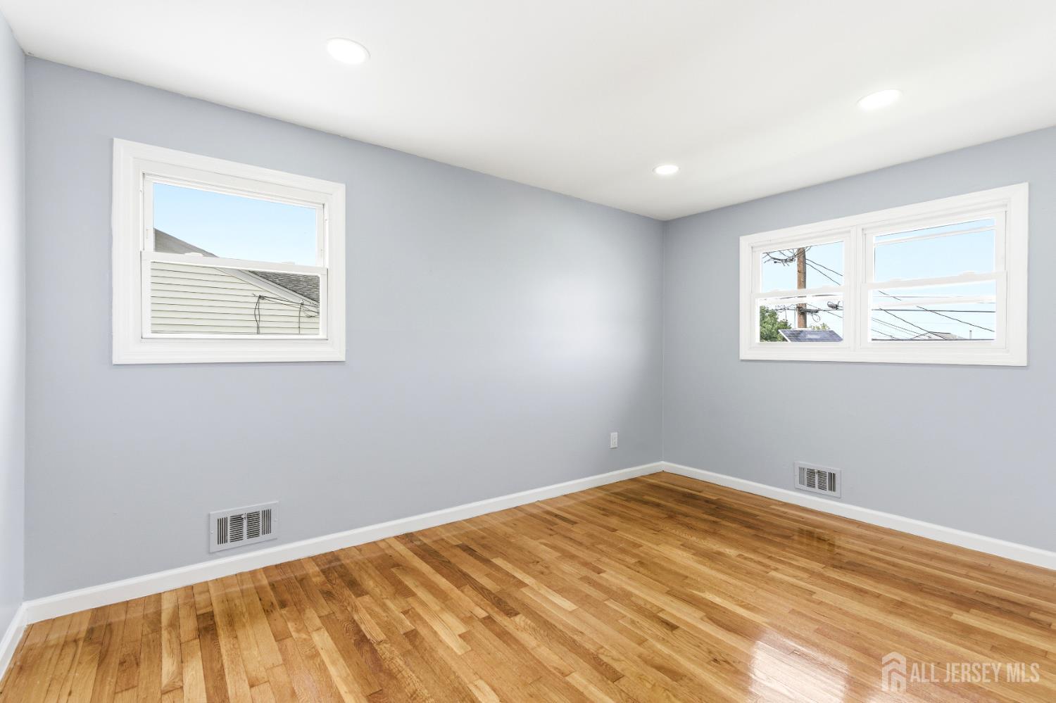 29 Swarthmore Drive Carteret NJ 07008