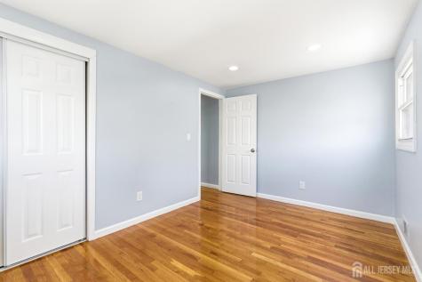 29 Swarthmore Drive Carteret NJ 07008