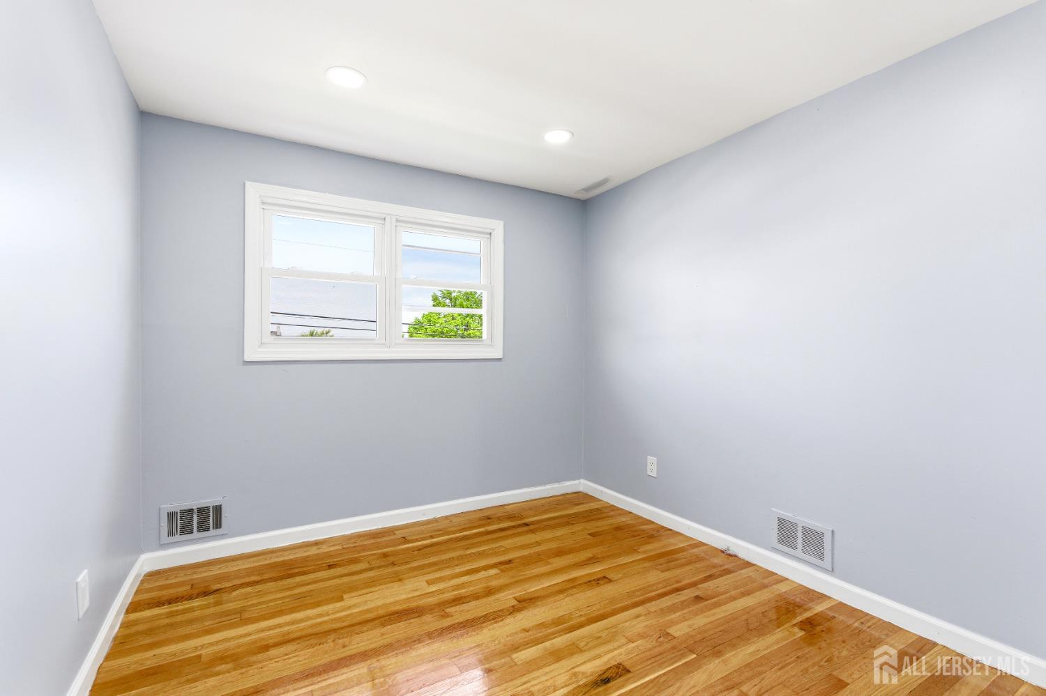 29 Swarthmore Drive Carteret NJ 07008
