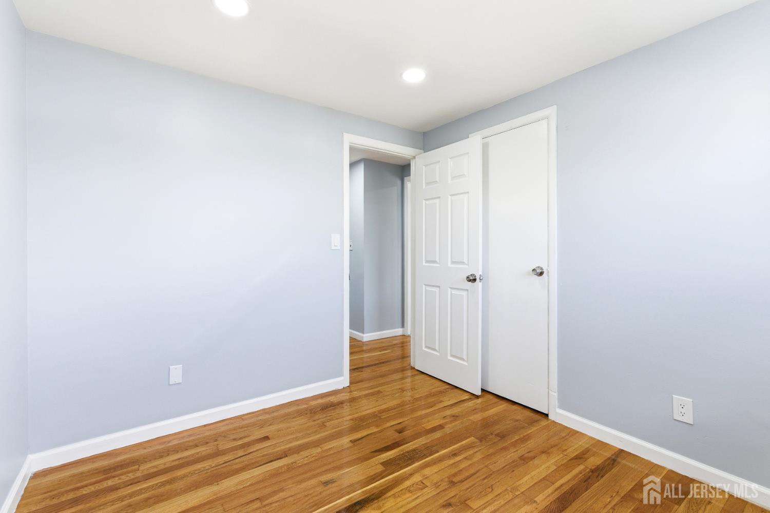 29 Swarthmore Drive Carteret NJ 07008