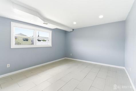 29 Swarthmore Drive Carteret NJ 07008