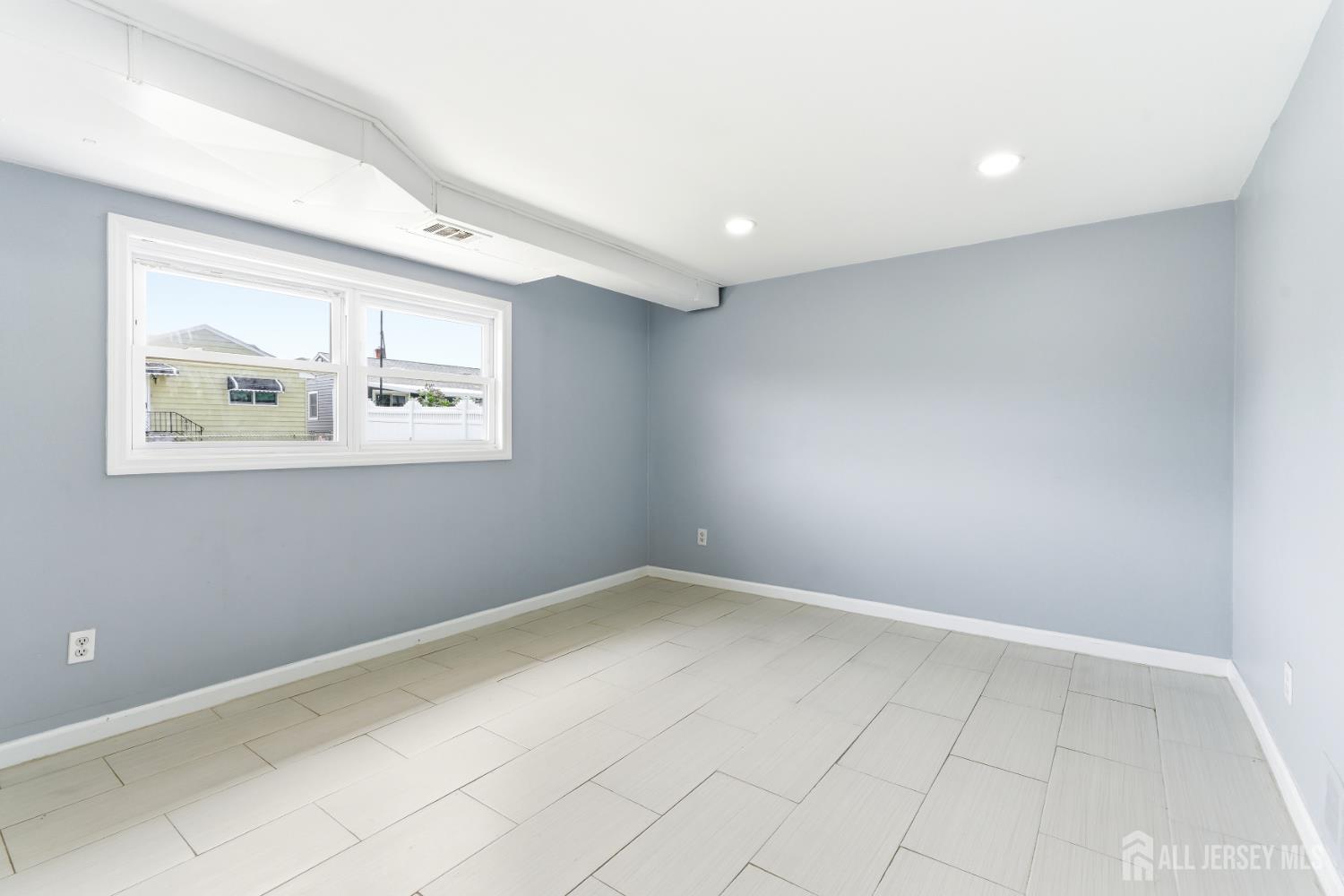29 Swarthmore Drive Carteret NJ 07008