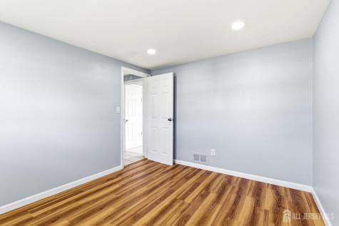 29 Swarthmore Drive Carteret NJ 07008