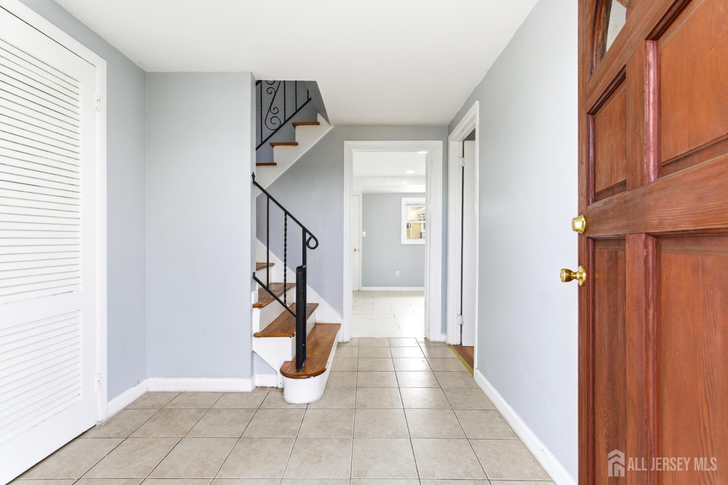 29 Swarthmore Drive Carteret NJ 07008