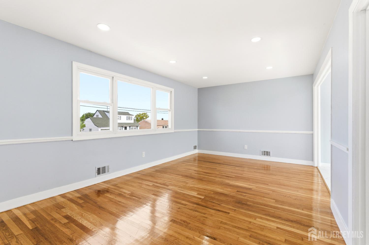 29 Swarthmore Drive Carteret NJ 07008