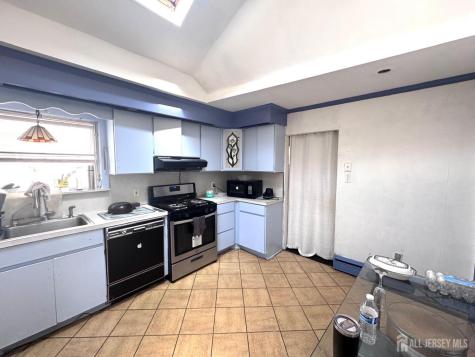 28 Silzer Avenue Avenue Iselin NJ 08830