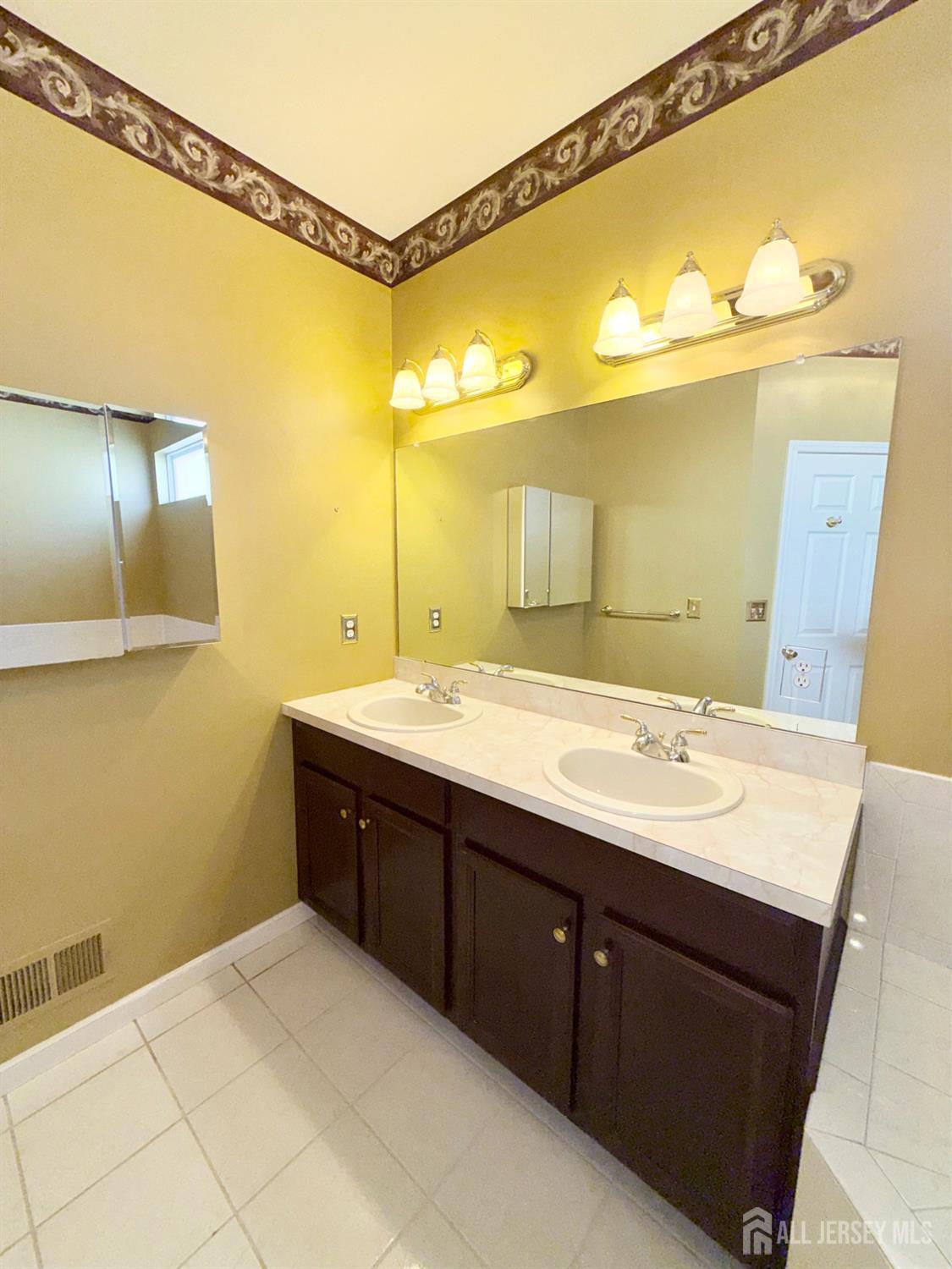 6 Holly Manor Court Helmetta NJ 08828