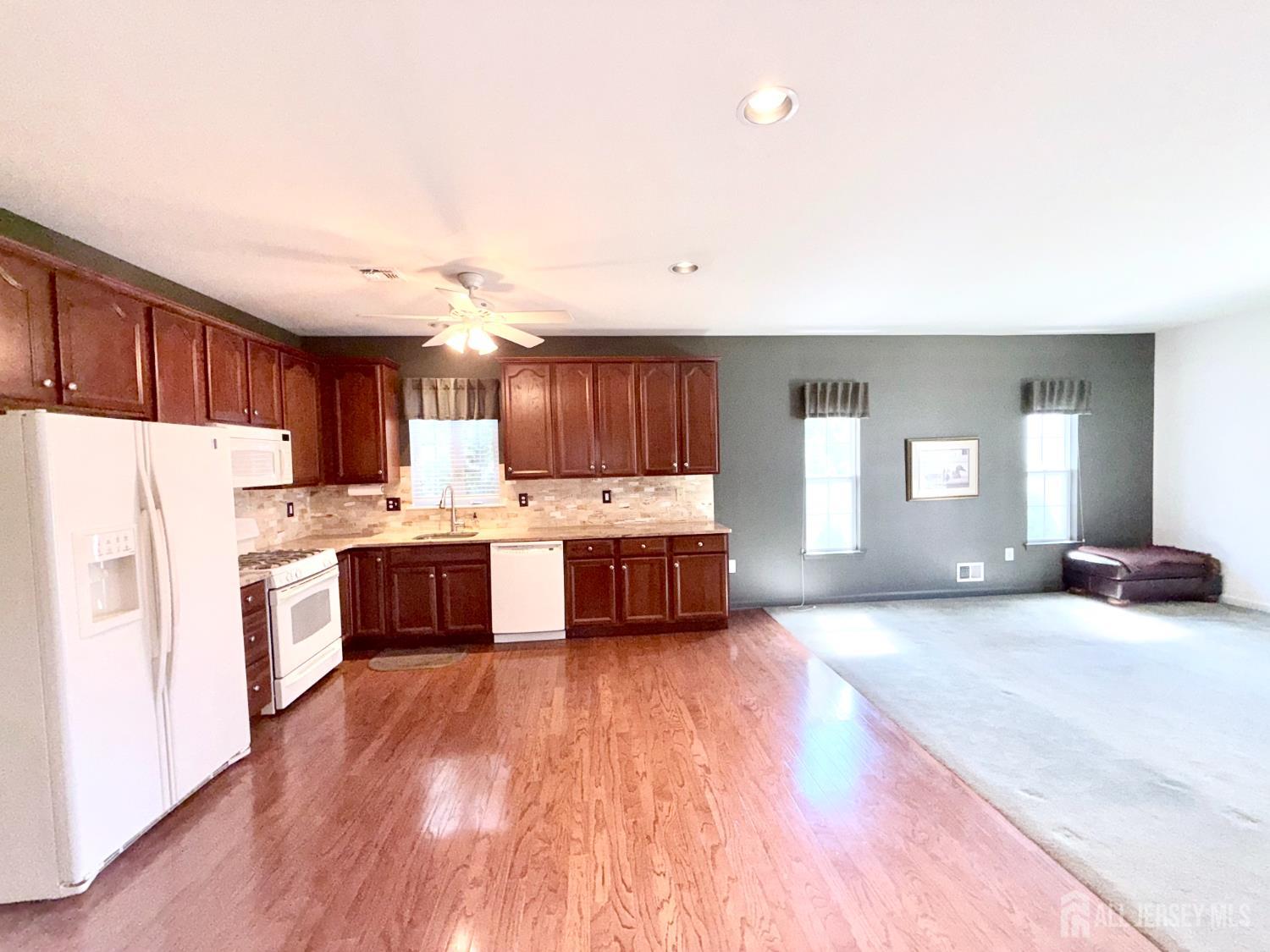 6 Holly Manor Court Helmetta NJ 08828