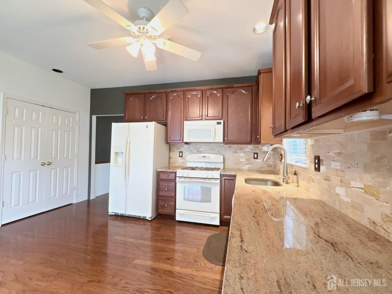 6 Holly Manor Court Helmetta NJ 08828