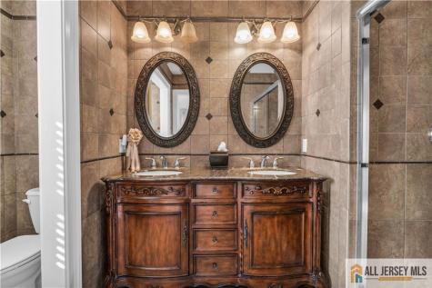 12 White Oak Lane Matawan NJ 07747