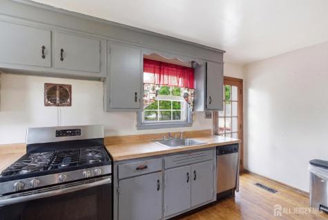 2 Oakwood Place North Brunswick NJ 08902
