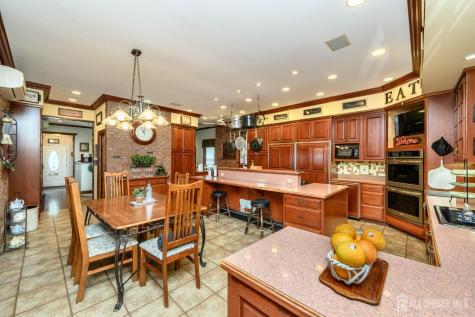 10 Crampton Avenue Woodbridge Proper NJ 07095