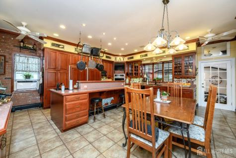 10 Crampton Avenue Woodbridge Proper NJ 07095