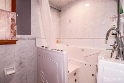 13 Meade Street Sewaren NJ 07077