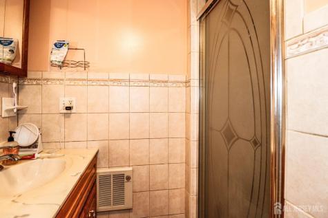 13 Meade Street Sewaren NJ 07077