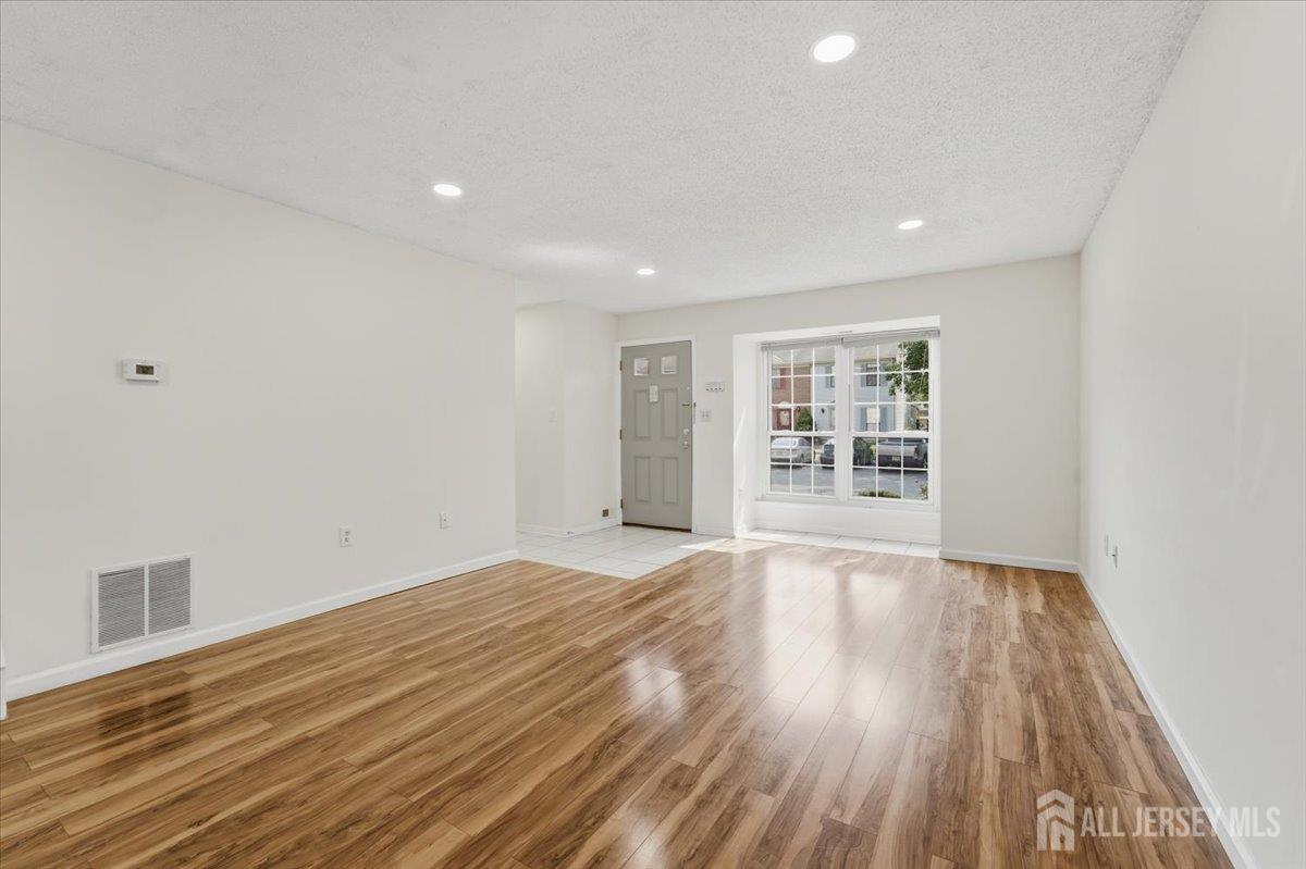 543 Manchester Court Piscataway NJ 08854