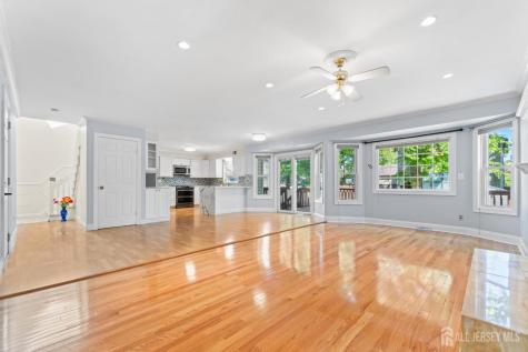 8 Danny Court North Brunswick NJ 08902