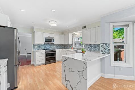 8 Danny Court North Brunswick NJ 08902