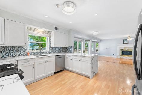 8 Danny Court North Brunswick NJ 08902
