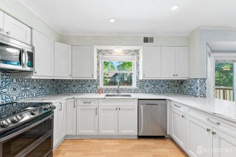 8 Danny Court North Brunswick NJ 08902