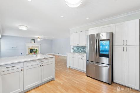 8 Danny Court North Brunswick NJ 08902