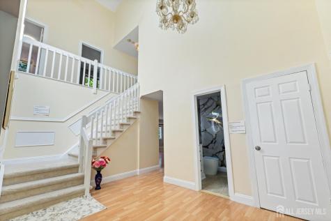8 Danny Court North Brunswick NJ 08902