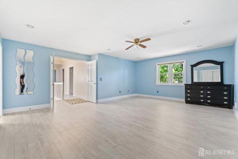 8 Danny Court North Brunswick NJ 08902