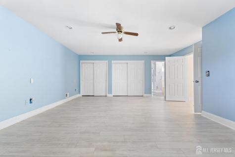 8 Danny Court North Brunswick NJ 08902
