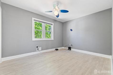 8 Danny Court North Brunswick NJ 08902