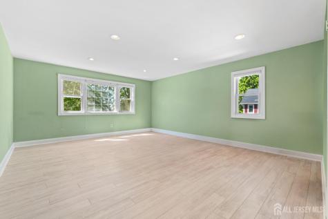 8 Danny Court North Brunswick NJ 08902