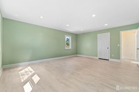 8 Danny Court North Brunswick NJ 08902