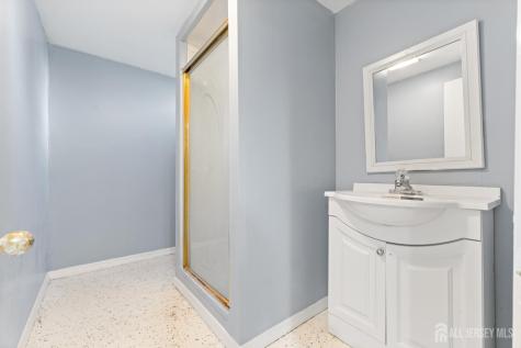 8 Danny Court North Brunswick NJ 08902