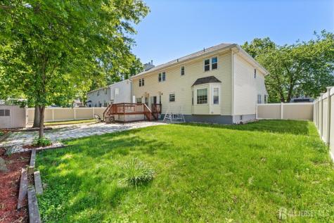 8 Danny Court North Brunswick NJ 08902