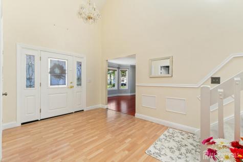 8 Danny Court North Brunswick NJ 08902