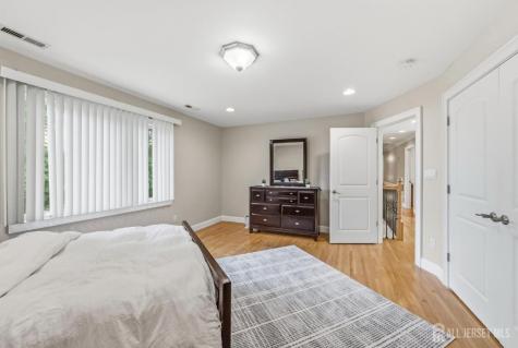 19 Fairview Drive Clark NJ 07066