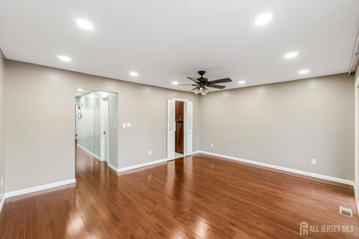 32 Chelsea Way Bridgewater NJ 08807