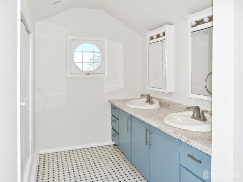 21 Sherwood Avenue East Brunswick NJ 08816