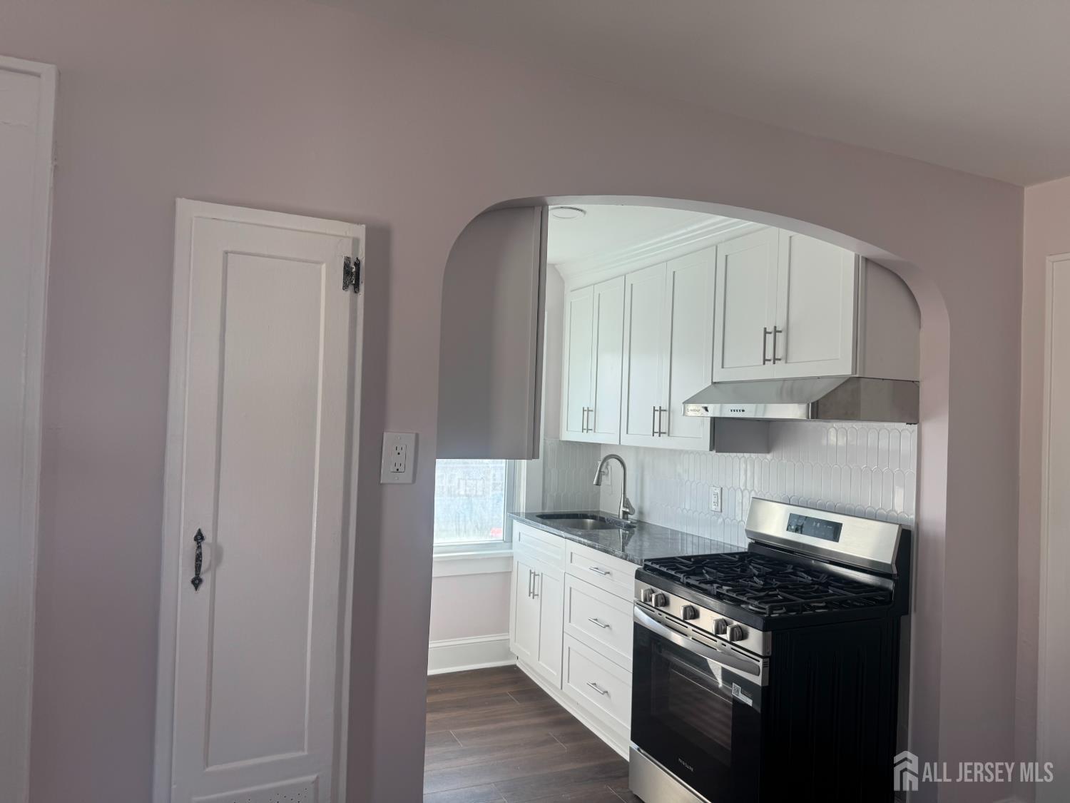 6 Woodland Avenue North Brunswick NJ 08902