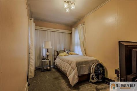 248 W 3rd Avenue Roselle NJ 07203