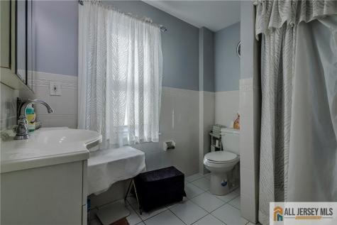 248 W 3rd Avenue Roselle NJ 07203