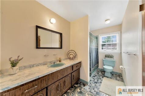 6 Sherry Court Edison NJ 08820