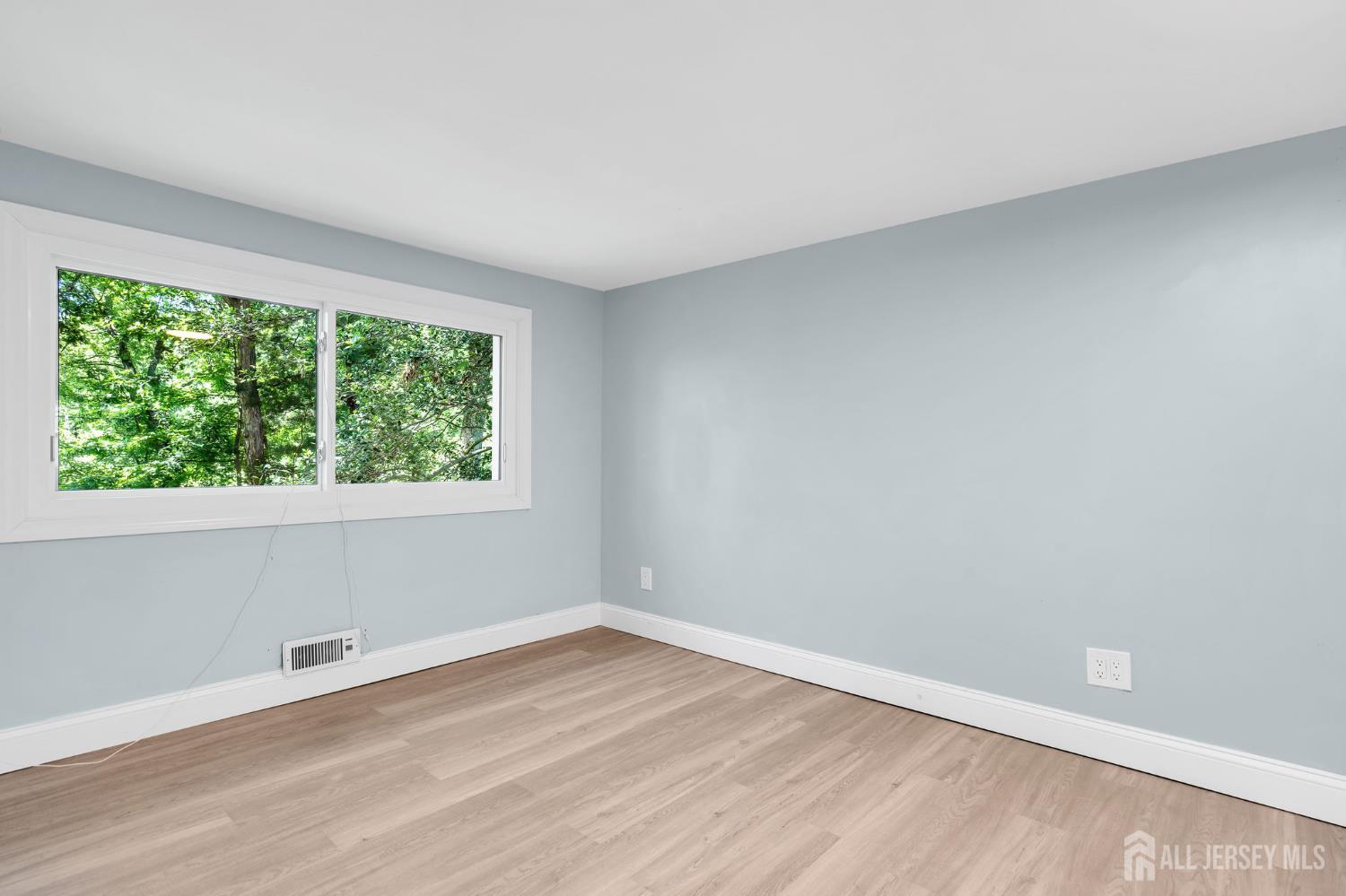 32 Bruning Lane Spotswood NJ 08884