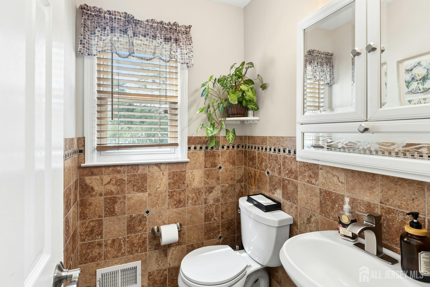 540 Butler Street Avenel NJ 07001