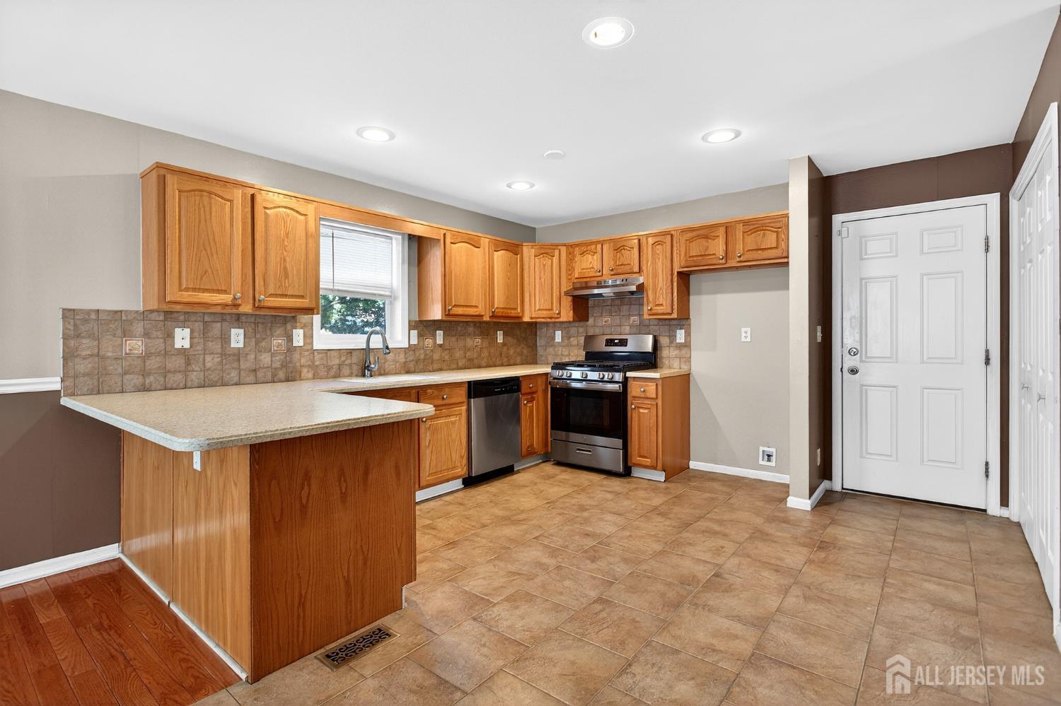 977 Cox Road North Brunswick NJ 08902