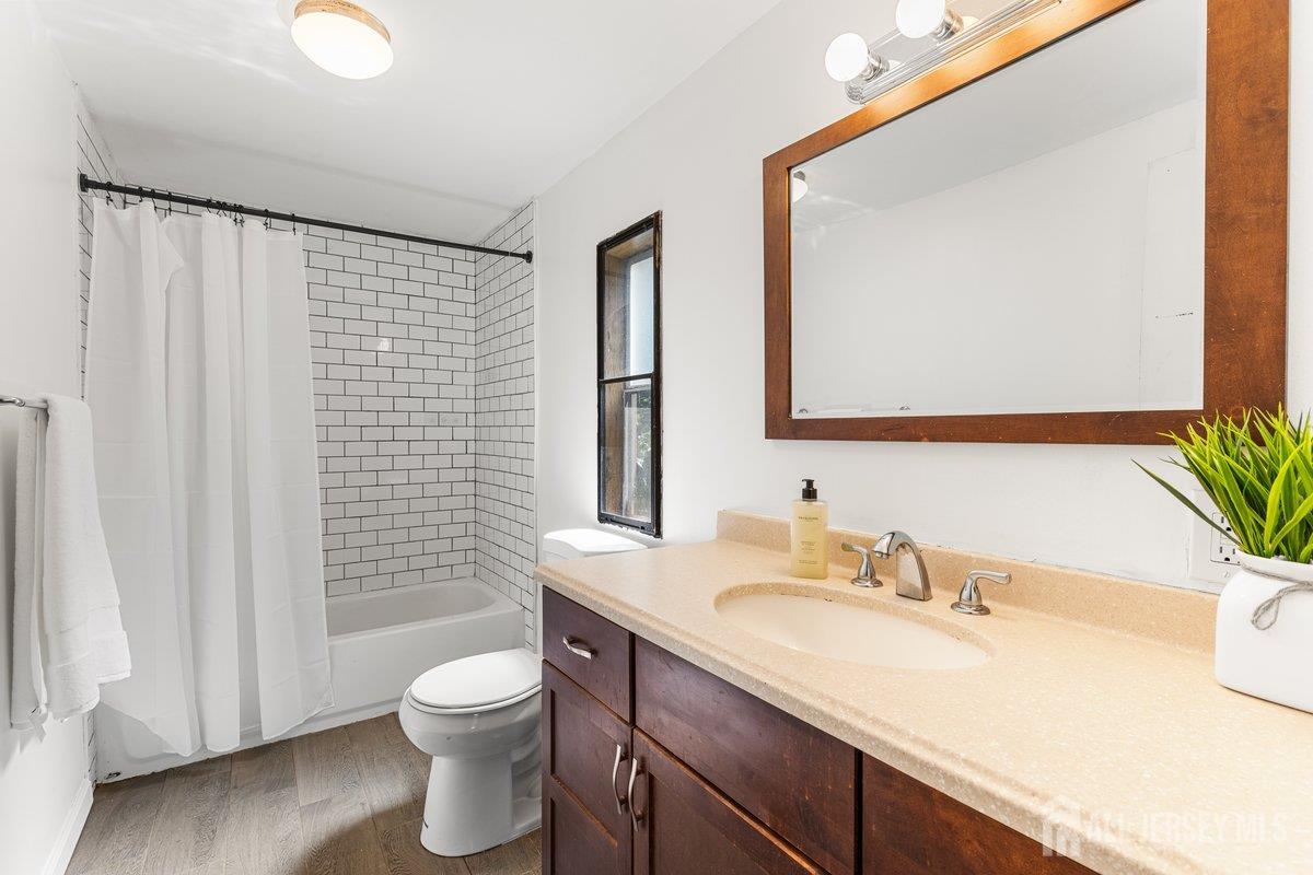 2 Cedar Court Manalapan NJ 07726