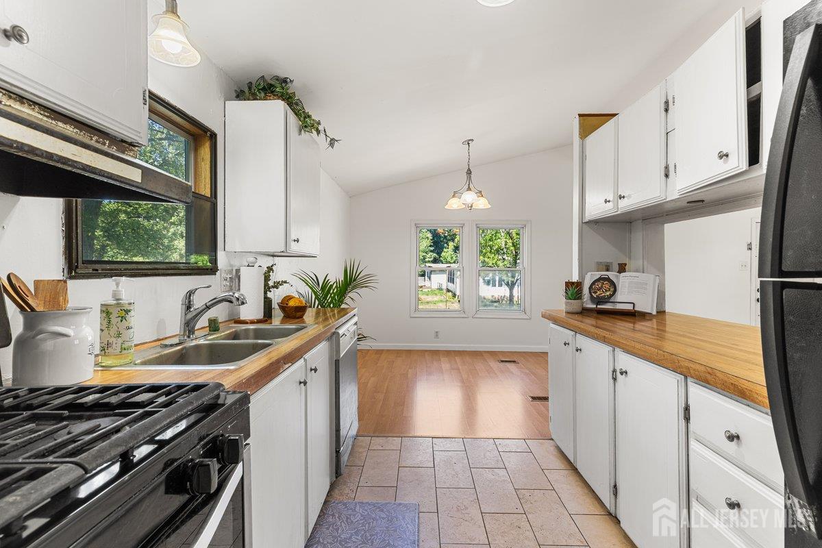 2 Cedar Court Manalapan NJ 07726
